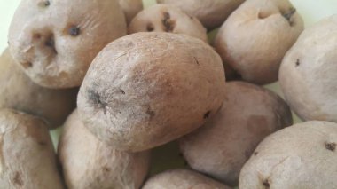  pazarda taze organik patates görünümünü yakın: patates arka plan doku