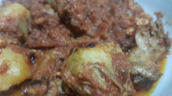 A close up view of stewed chicken meat with spices on it — Stock Photo, Image