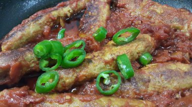 Lezzetli baharatlı ev yeşil biber ile kızarmış kebap yaptı