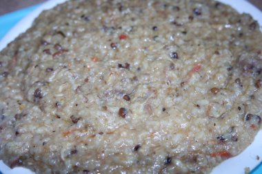 Kichra adlı Pişmiş beyaz pirinç yakın bir görünüm