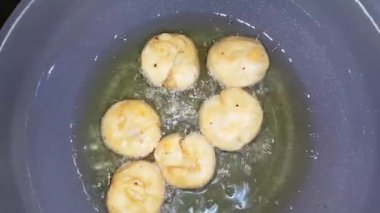 Balu shahi ya da baloshahi denilen Güney Asya tatlı yemeklerine yakın çekim.