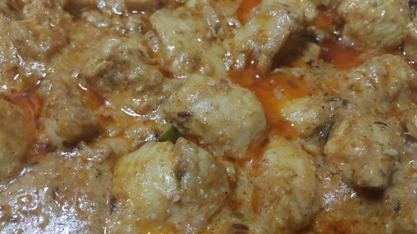 A close up view of stewed chicken meat cubes with spices on it — Stock Photo, Image