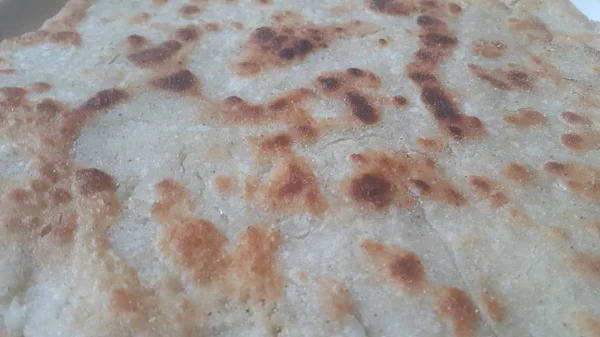 Vista de perto de pão caseiro tradicional chamado Jawar roti ou bhakri — Fotografia de Stock