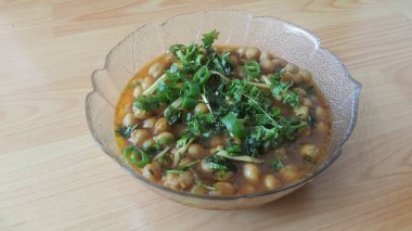 Geleneksel mercimek Channa / Chola Masala veya nohut bezelye köri veya kole bhature