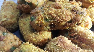 Bir çekim perspektif görünümü ile baharatlı ve lezzetli kızarmış kroket