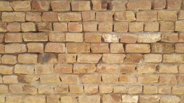 Yıpranmış eski dış duvara güneş altında bir arka plan.