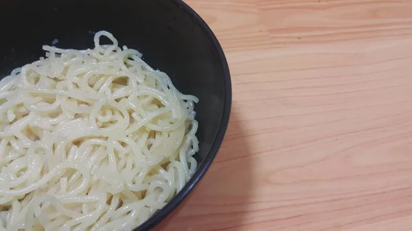 Vue Rapprochée Des Nouilles Tourbillonnantes Des Pâtes Spaghetti Dans Bol — Photo
