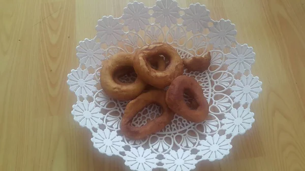 Close Upuitzicht Een Set Vers Bereide Donuts Geserveerd Witte Changair — Stockfoto