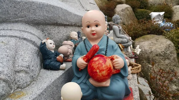 Close Beeld Van Beelden Van Religieuze Monniken Boeddha Mini Standbeeld — Stockfoto