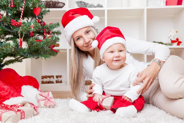 Anne bebek çocuk Noel Kutlamaları ile — Stok fotoğraf