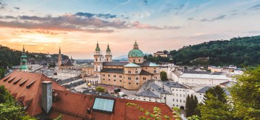 Panoramik manzaralı güzel bir Avusturya Salzburg