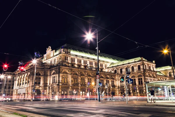 Opera Państwowa w Wiedniu w nocy — Zdjęcie stockowe