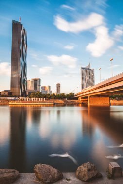 Viyana manzarası Tuna Nehri üzerinde