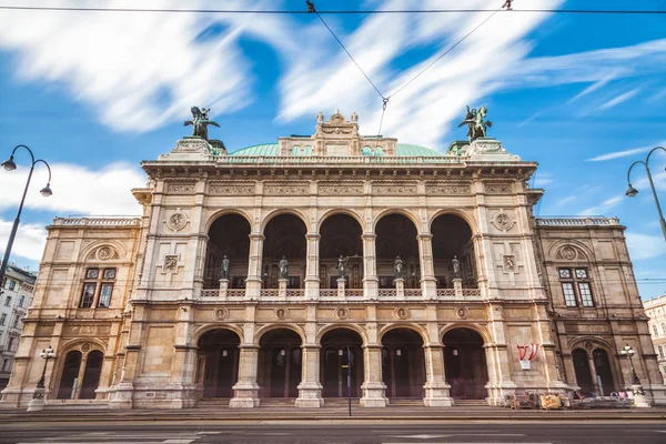 Larga exposición de la Ópera Estatal de Viena Austria — Foto de Stock