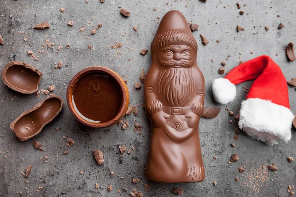 Ciocolată delicioasă de Crăciun și dulciuri pe fundal rustic — Fotografie, imagine de stoc