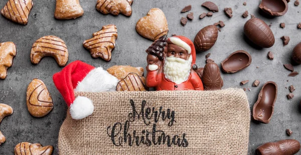 Fête de Noël fond avec des bonbons et de la décoration — Photo