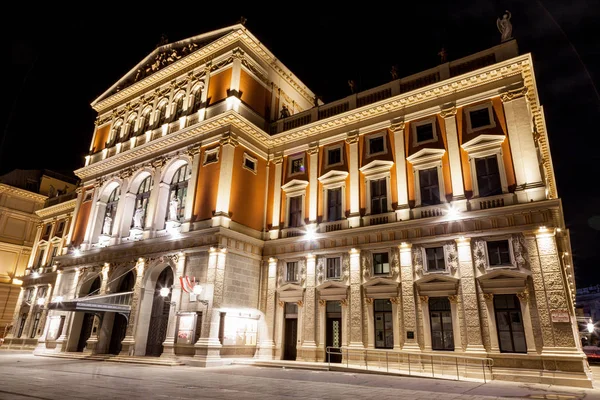 Wiedeńskiej Opery Państwowej w nocy — Zdjęcie stockowe