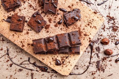 Kakao tozu ile lezzetli Bitter çikolata