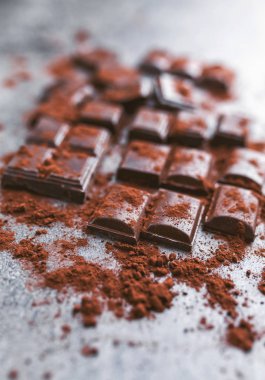 Koyu çikolata kakao porwder ile