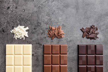 Lezzetli chocole rustik arka plan üzerinde çeşitli
