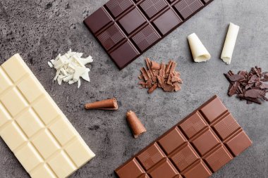 Lezzetli chocole rustik arka plan üzerinde çeşitli