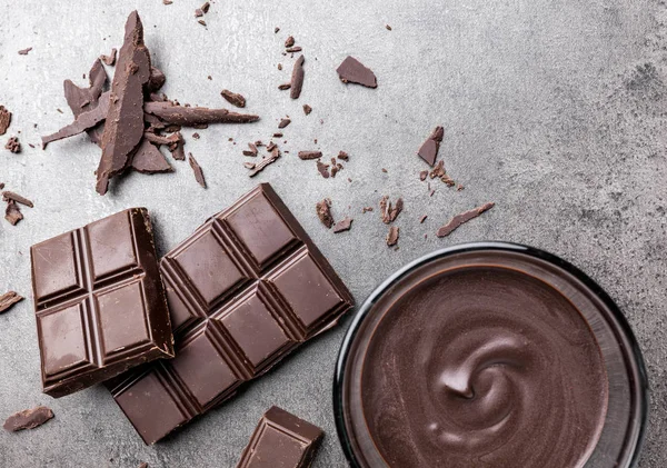 美味而苦涩的黑巧克力 — 图库照片