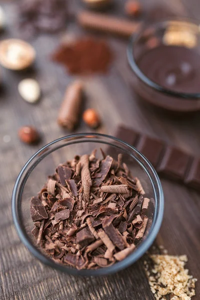 美味的巧克力，木质的背景 — 图库照片