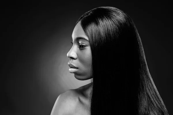 Rosto de uma jovem beleza negra — Fotografia de Stock