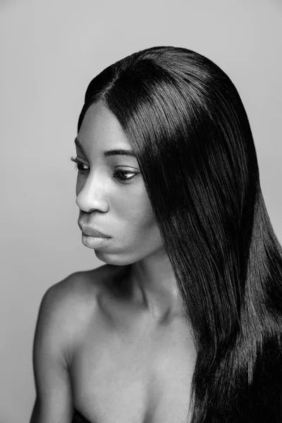 Wajah seorang gadis cantik berkulit hitam — Stok Foto