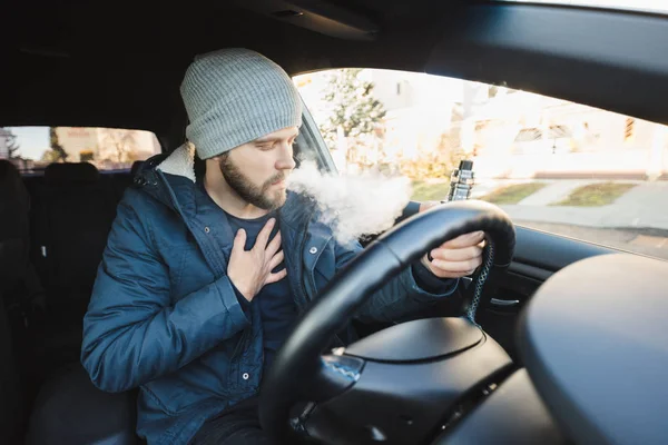 Vaping an electronic cigarette whilst driving in car — 스톡 사진