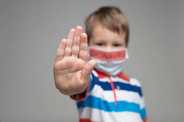 Jong Kind Draagt Een Ademhalingsmasker Ter Voorkoming Van Het Dodelijke — Stockfoto