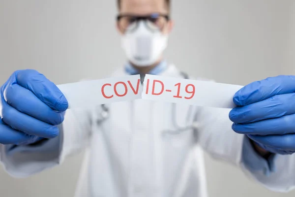 Médico Com Máscara Respiratória Combatendo Mortífera Epidemia Viral Coronavirus Covid Imagens De Bancos De Imagens Sem Royalties