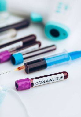 Coronavirus romanının laboratuvar örneğini test ediyorum. 
