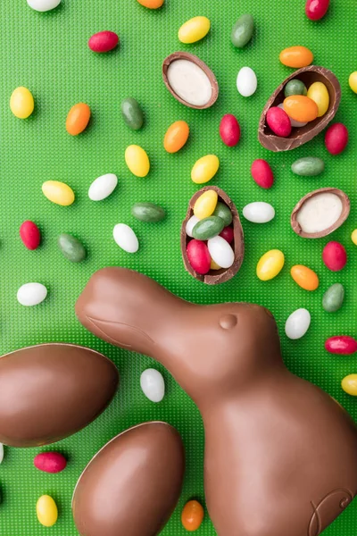 Ízletes Húsvéti Ünnep Csokoládé Nyuszi Tojás Édességek — Stock Fotó