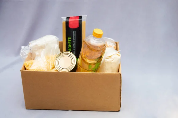 Caja Donaciones Con Alimentos Aislados Blanco — Foto de Stock