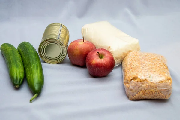Conjunto de productos naturales aislados sobre fondo blanco. Alimento saludable. — Foto de Stock