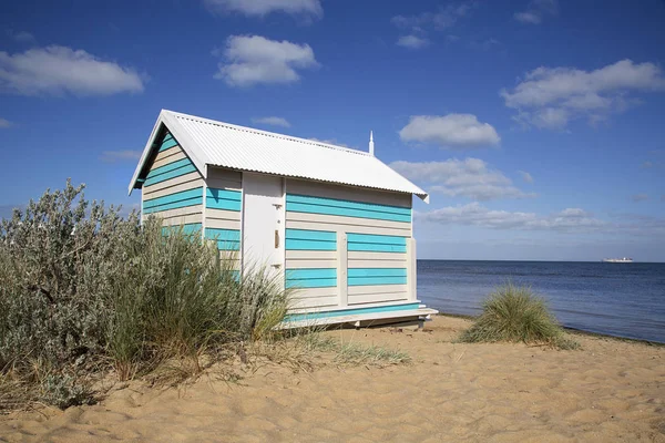 Brighton Beach Hut Στη Μελβούρνη Της Αυστραλίας Ωκεανό Και Μπλε — Φωτογραφία Αρχείου
