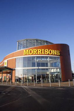 Swansea, İngiltere: 28 Aralık 2016: Morrison superstore ana giriş. Morrison olduğunu süpermarketler bir dikey biçimde Birleşik Krallık'taki en büyük dördüncü zinciri 