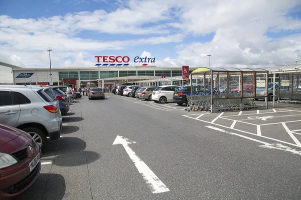 Swansea Reino Unido Julio 2017 Vista Frontal Una Supertienda Tesco — Foto de Stock