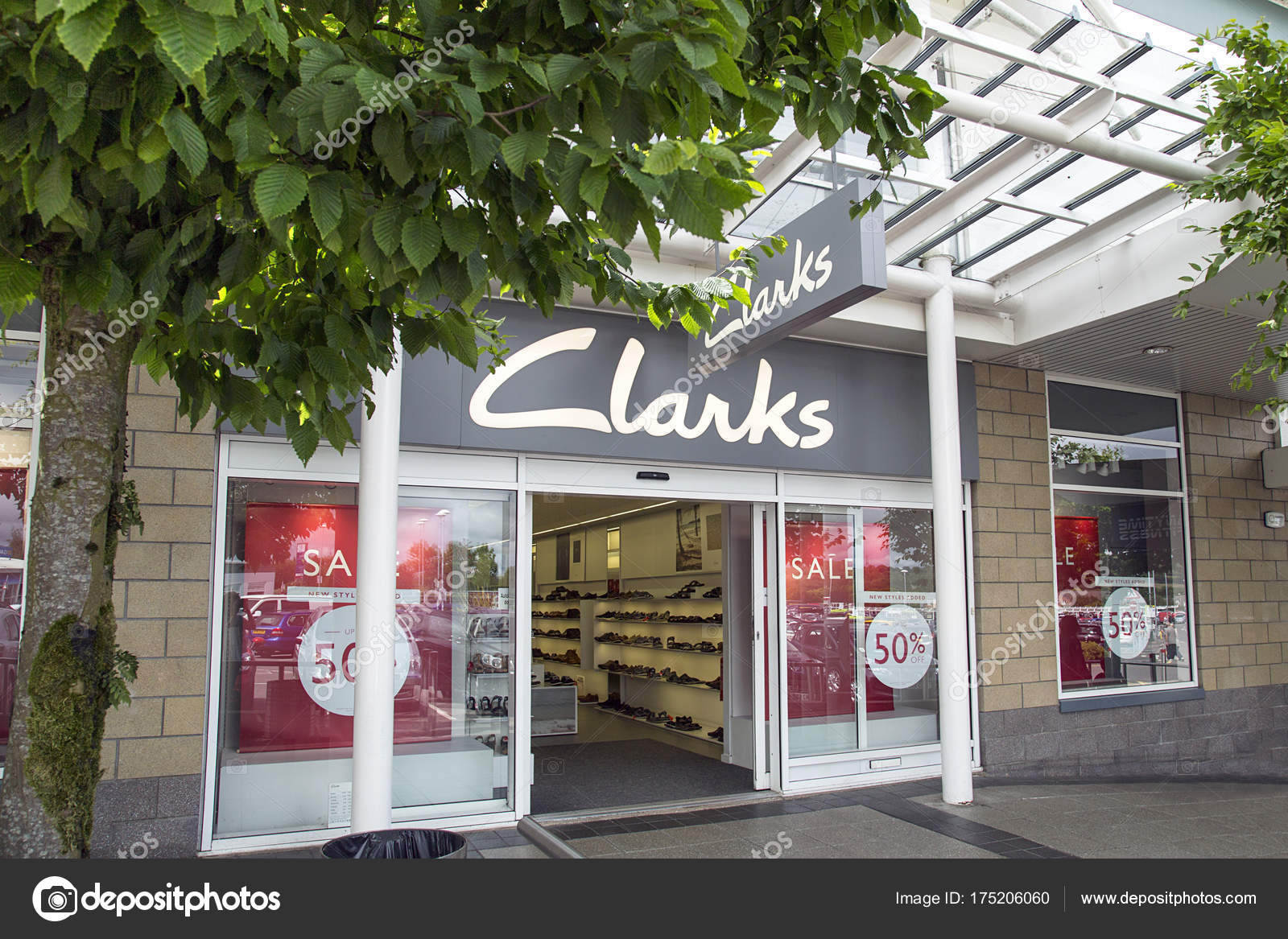 clarks shoes showroom in lucknow