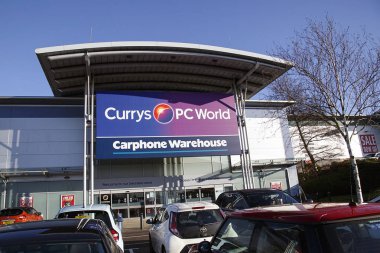 Swansea, İngiltere: 28 Aralık 2016: Currys ve Pc dünya Carphone ambar birleşmeyle mağaza. Bina dış bilgisayar donanım mağaza.
