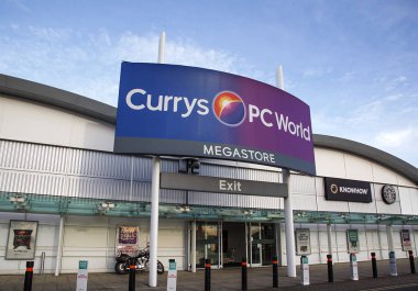 Bristol, İngiltere: 14 Aralık 2016: Currys ve Pc World Megastore alışveriş bölgesi, Bristol Cribbs Causeway içinde. Currys İngiltere'de çalışan bir İngiliz elektrik perakendeci ve Dixons Retail tarafından