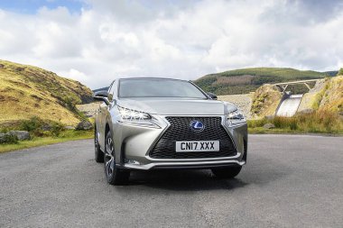 Llyn Brianne, Galler, Birleşik Krallık: 17 Eylül 2017: yeni bir Lexus Nx 300h F-spor crossover hybrid araba park Galler kırsal bir konumda.