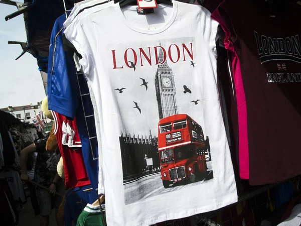 Wielka Brytania Lipca 2016 Koszulki Sprzedaż Kolorowe Funky Sklepów Przy — Zdjęcie stockowe