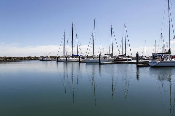 Kilda Αυστραλία Μαρτίου 2017 Γιοτ Αγκυροβολημένο Στα Ήρεμα Καταγάλανα Νερά — Φωτογραφία Αρχείου