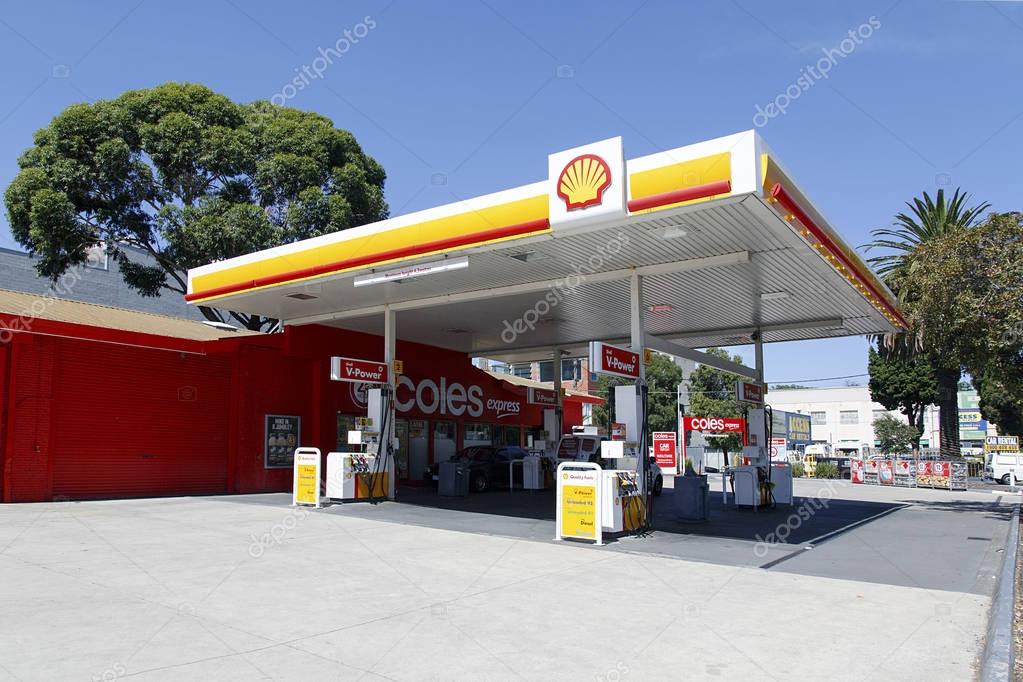 St kilda, melbourne, Australia: March 10, 2017: Shell petrol station with a Coles Express convenience store attached. Cars are refueling.