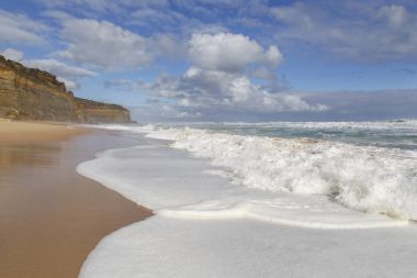 Oniki Havariler, Great Ocean Road plaj. Gibson'ın basamaklardan iniyor bu şaşırtıcı Plajı'na sadece güvenli erişim olduğunu.
