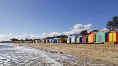 Brighton Beach, Avustralya: 31 Mart 2017: renkli plaj kulübe Brighton Plajı Melbourne uluslararası bir dönüm noktası ve Melbourne Victoria mirasının bir parçası vardır