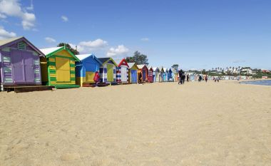 Brighton Beach, Avustralya: 31 Mart 2017: renkli plaj kulübe Brighton Plajı Melbourne uluslararası bir dönüm noktası ve Melbourne Victoria mirasının bir parçası vardır