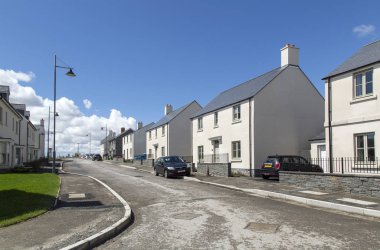 Swansea, İngiltere: Mayıs, 2016: yeni bir konut gelişme hurma tarafından yapım aşamasındadır. Yeni sakinleri evlerine ele olsa da, yol ve kaldırımlar bitmiş olması için henüz.